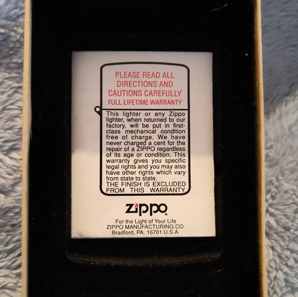 NEW & VINTAGE Brass Marlboro ZIPPO Lighter (NEVER FIRED) - Picture 9 of 10